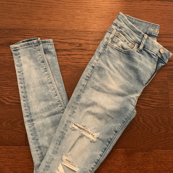 American Eagle women’s jeans size2. - Picture 2 of 6